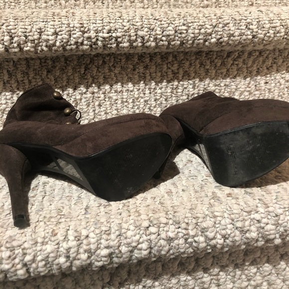 (2 for $20) Heeled booties size 6 - Picture 3 of 5